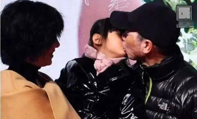 考古|冯小刚带女儿去陈思诚工作室!开个人账号还读影视专业,她也要“女承父业”吗?