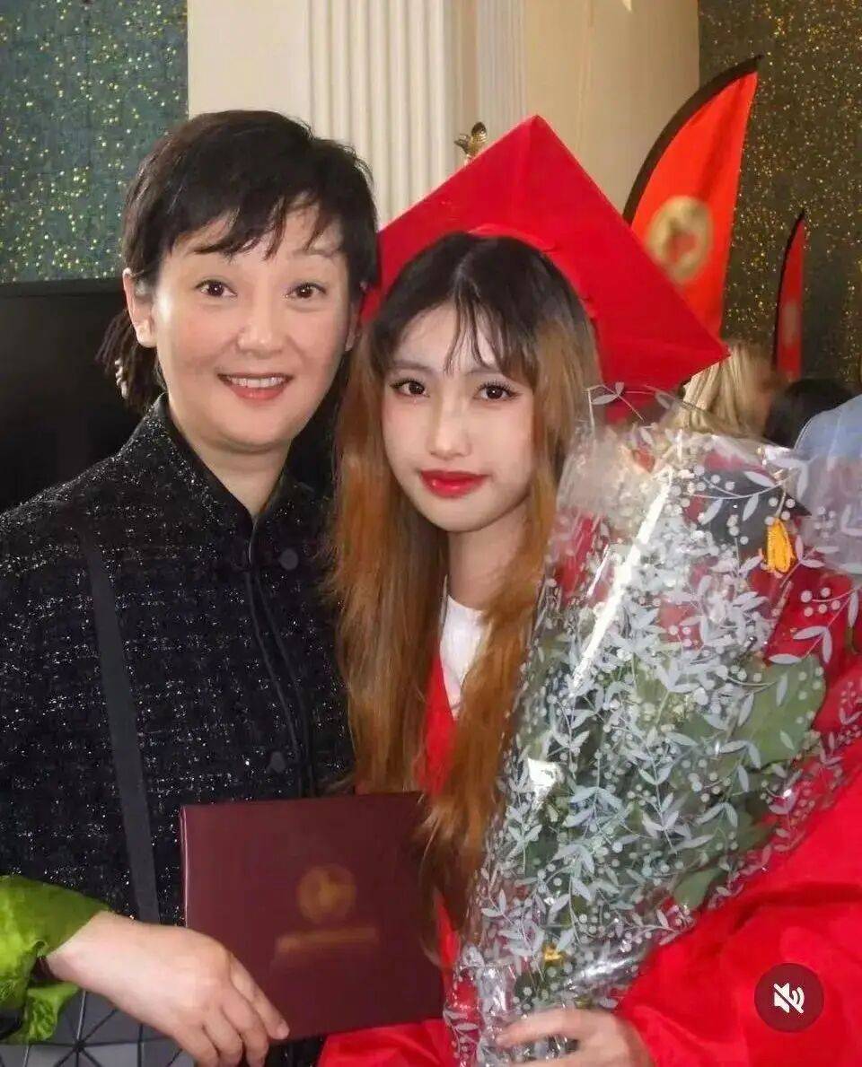 考古|冯小刚带女儿去陈思诚工作室!开个人账号还读影视专业,她也要“女承父业”吗?