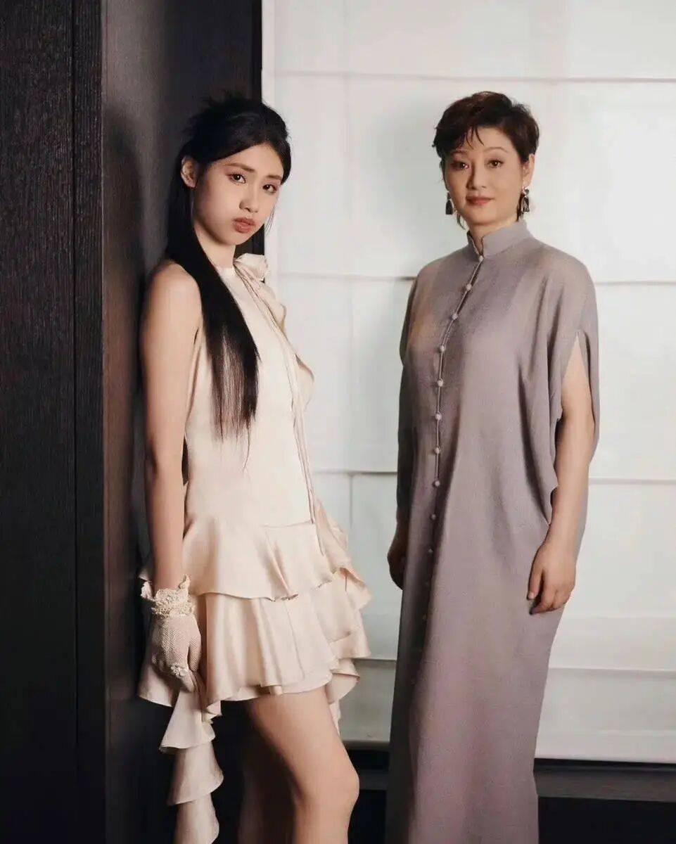 考古|冯小刚带女儿去陈思诚工作室!开个人账号还读影视专业,她也要“女承父业”吗?