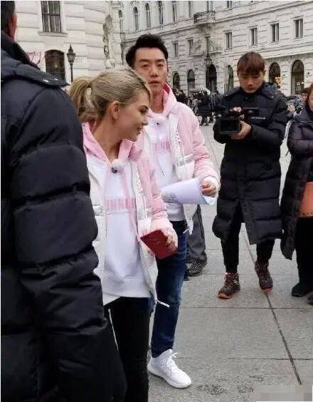 考古|昆凌现身暴瘦变化大!7年剖腹产下3娃,从“打工妹”到“天王嫂”,她的辛苦谁懂