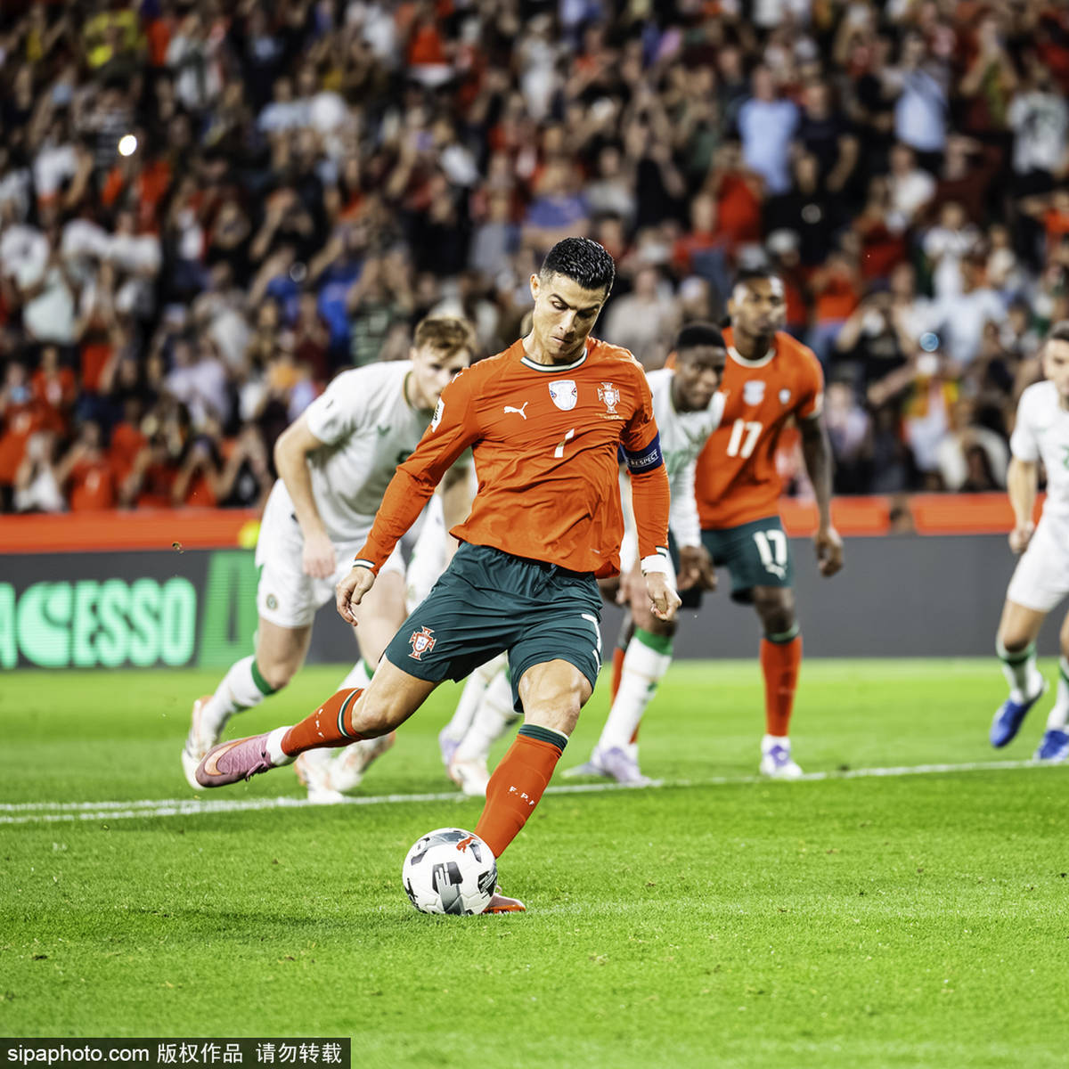 观战台:西法葡力争世预赛四连胜 英格兰赢球提前出线