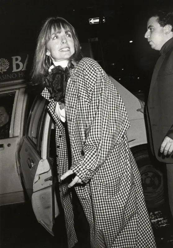 79岁奥斯卡影后离世,她是男神收割机,松弛中性风穿搭鼻祖