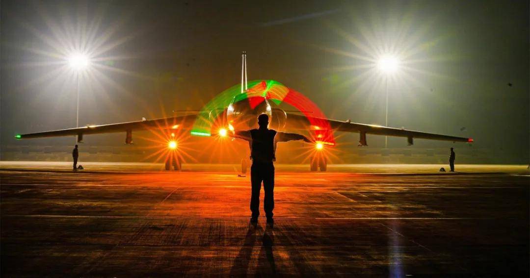 军迷热议!《舰载武器》曝光四发轰-6改进方案:航程14000公里?