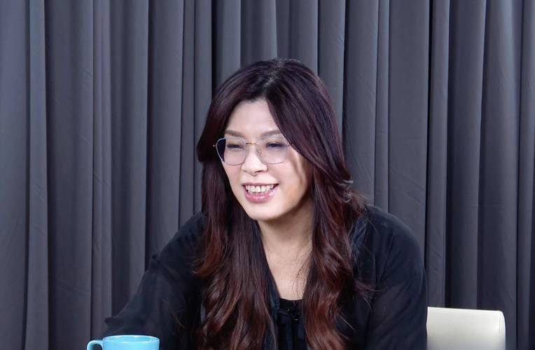 两岸和平统一还远吗？登机赴京前，郑丽文公布人事名单，朱立伦回应特殊，不准打破惯例！