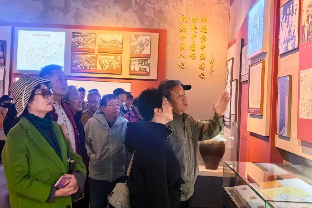 又是一年重阳日,情暖金秋映晚晴