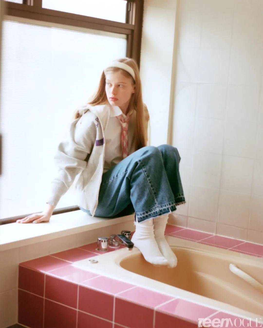 马斯克21岁女儿:改名字、换性别、与父亲决裂后,靠当模特力争经济独立